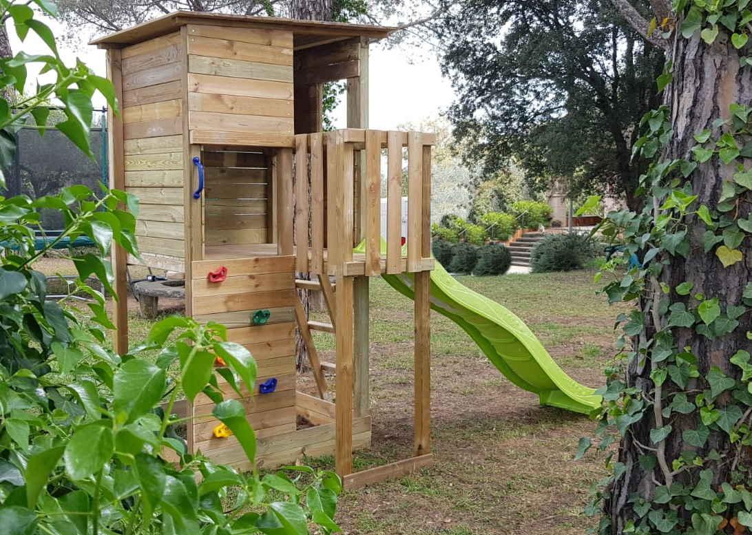 Parque infantil MASGAMES TAGA. Com parede de escalada e baloiço