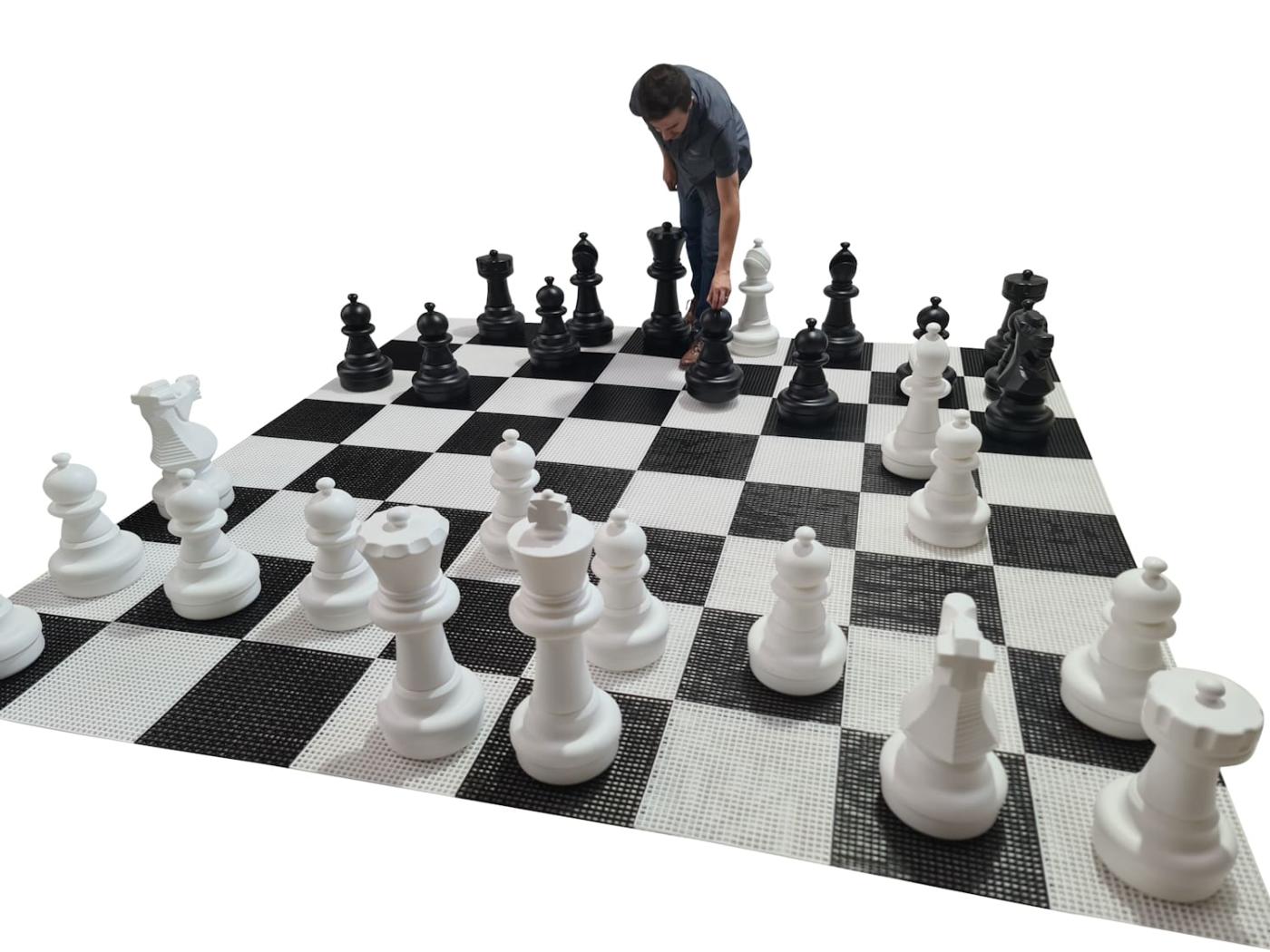 Jogo de xadrez gigante com tabuleiro rígido gigante incluido jogo completo com tabuleiro e jogador vista 2