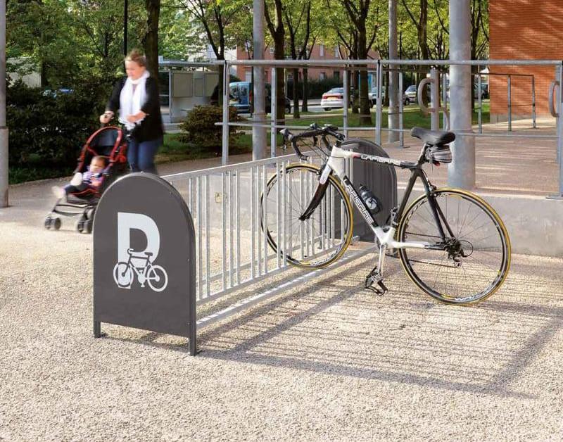 Estacionamento para bicicletas com 16 lugares