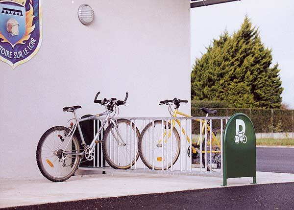 Estacionamento para bicicletas com 16 lugares