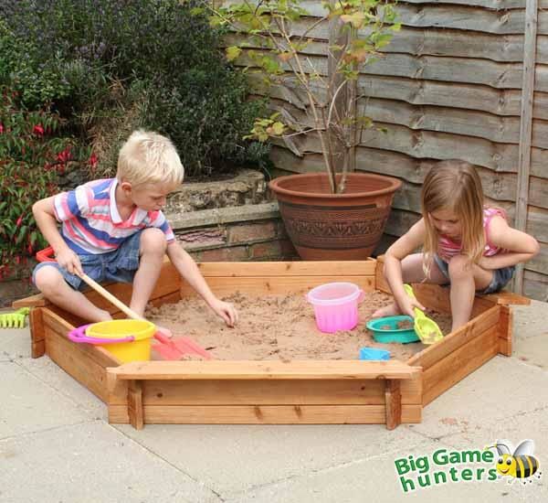 Arenero Hexagonal con 3 asientos