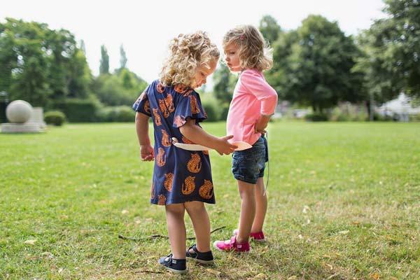 brincadeira , Pega-pega, pique-pega. apanhada, apilhagem