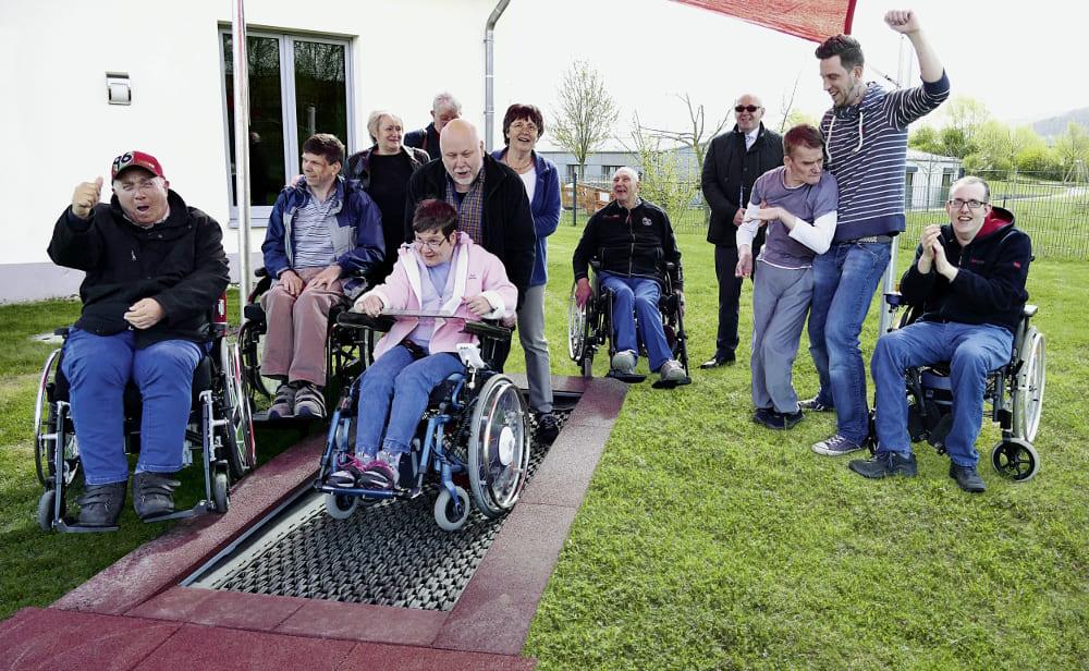 Cama elástica para cadeiras de rodas