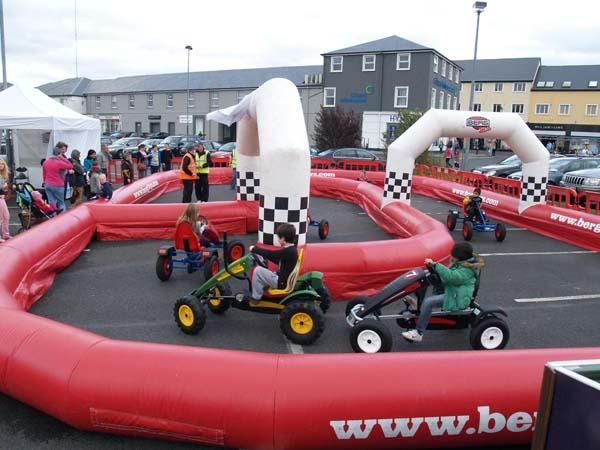 circuito insuflável carros pedais BERG