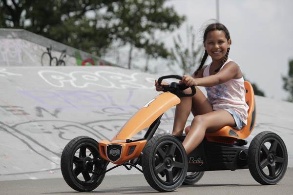 karts de pedais berg rally orange girl