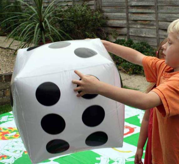 dado gigante hinchable