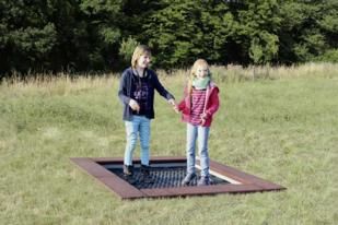 Mini-Trampolí per ser enfonsat a terra d'ús públic