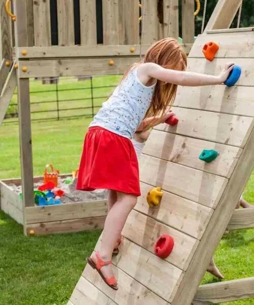 Parque infantil Masgames instalado en jardín