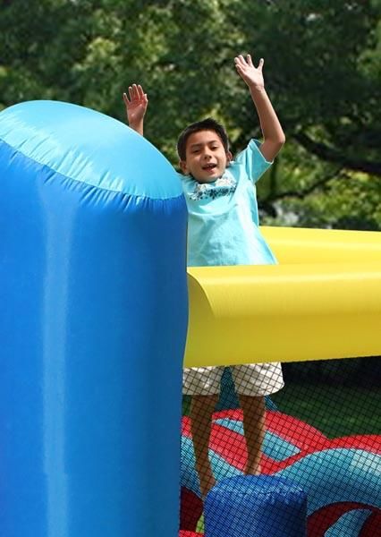 Inflable carrera de obstáculos grande