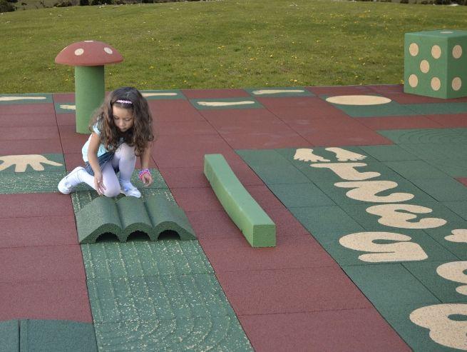 Brinquedo de BOLINHAS Basic de ladrilhos de borracha uso público vista 6