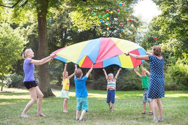 juego del paracaídas para hacer team building