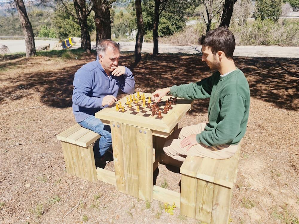 Mesa de ajedrez de madera para exterior MASGAMES