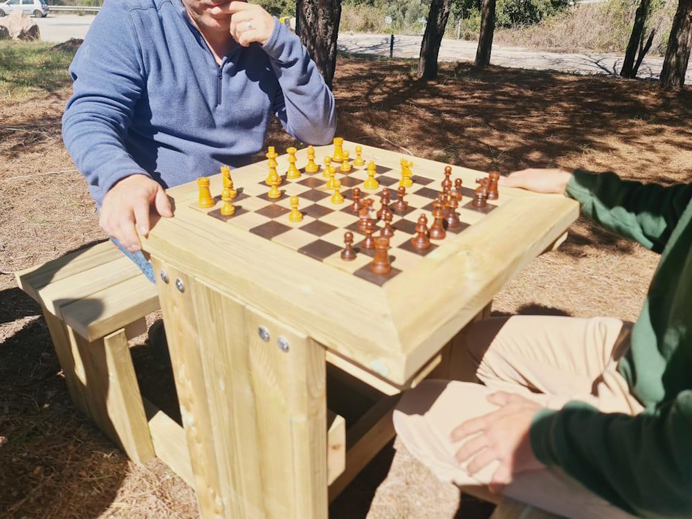 Mesa de ajedrez de madera para exterior MASGAMES