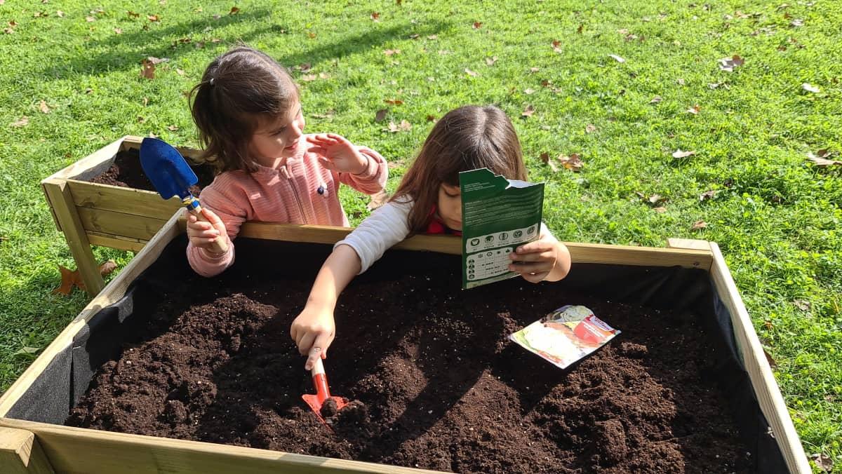 Taula de cultiu per fer un hort urbà MASGAMES FORTIS L amb potes