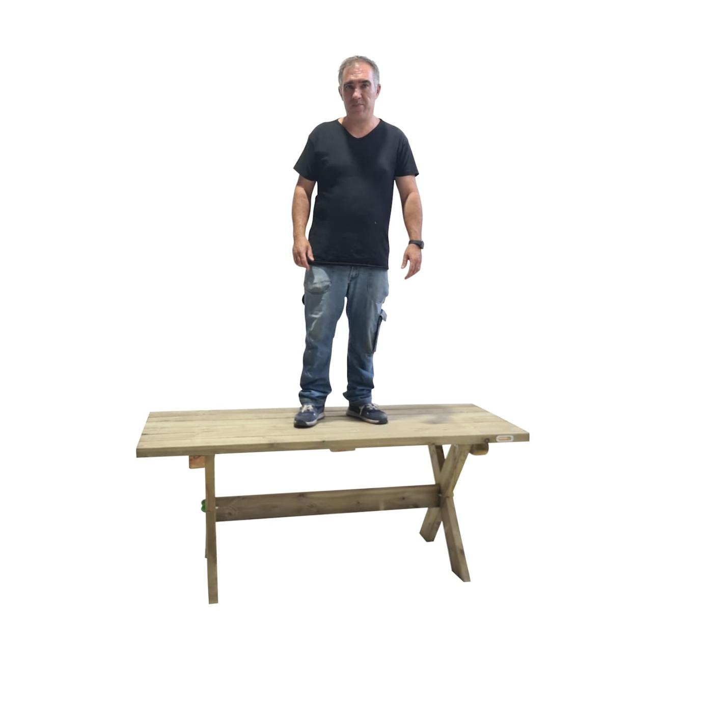 Mesa de madera para exterior XERTA con bancos con respaldo VIC de la marca MASGAMES