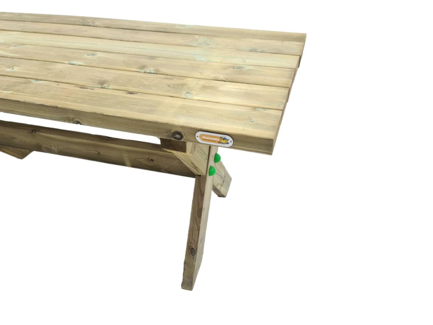 Mesa de madera para exterior XERTA con bancos con respaldo VIC de la marca MASGAMES