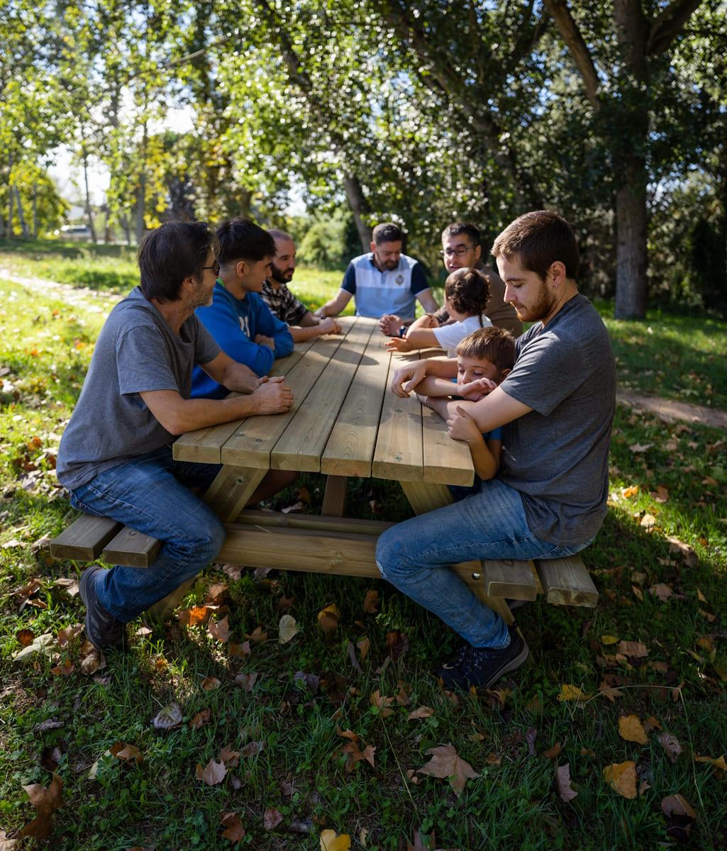 Mesa de picnic adaptada a silla de ruedas MASGAMES LYON