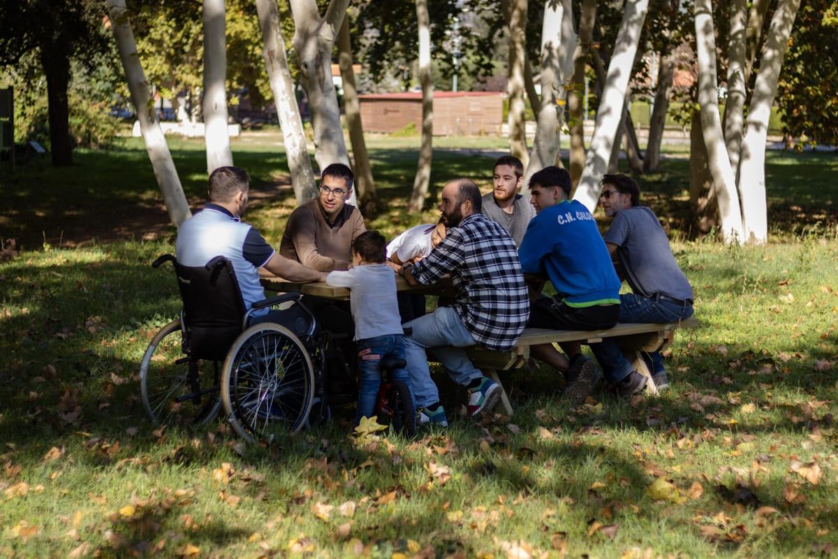 Mesa de picnic adaptada a silla de ruedas MASGAMES LYON