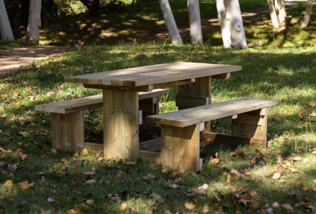 Taula de picnic quadrada de fusta MASGAMES CANET