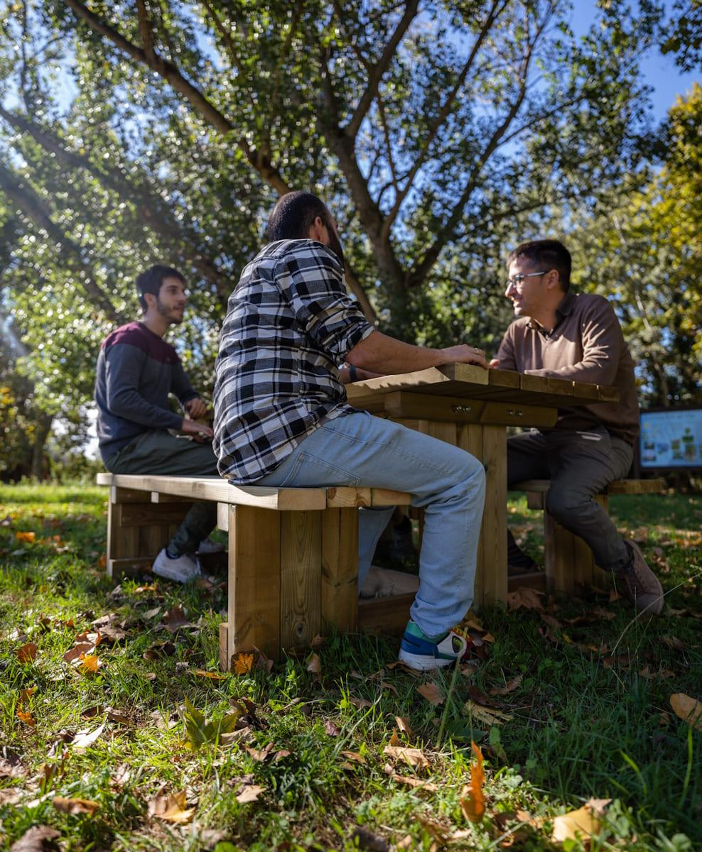 Mesa de picnic cuadrada de madera MASGAMES CANET