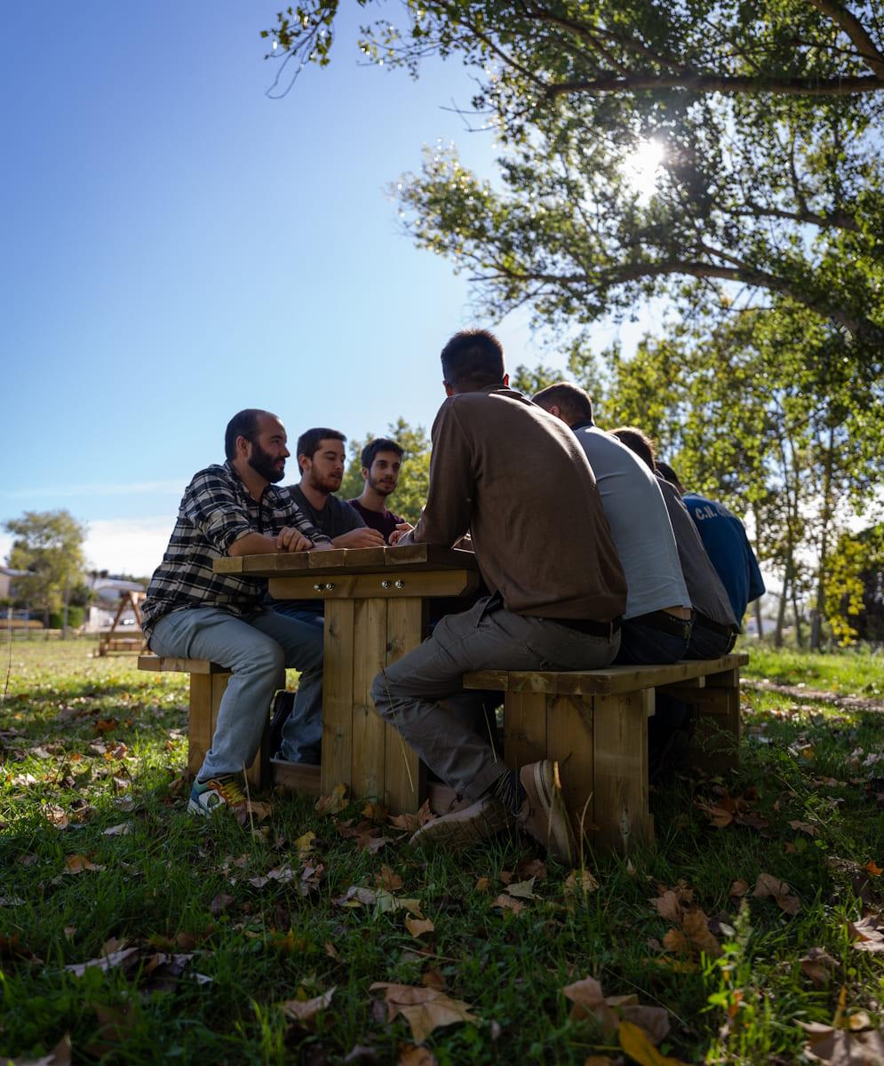 Mesa de picnic cuadrada de madera MASGAMES CANET