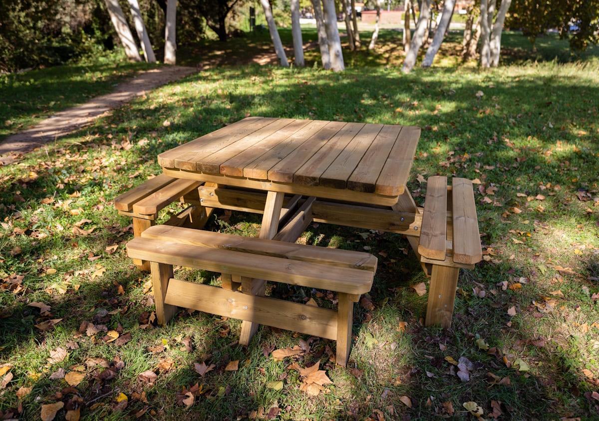 Mesa de picnic cuadrada MASGAMES BALTIC de madera tratada para exterior