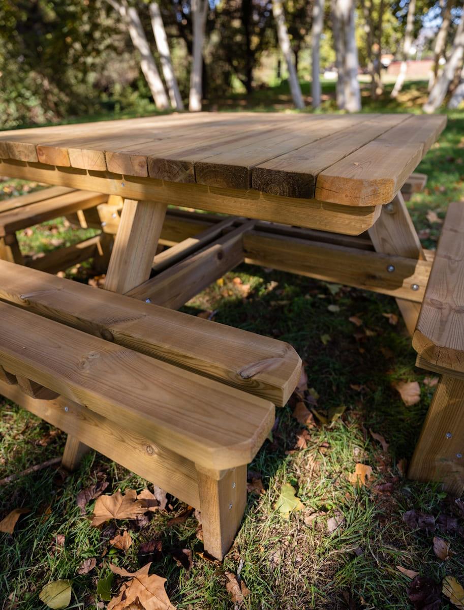 Mesa de picnic cuadrada MASGAMES BALTIC de madera tratada para exterior