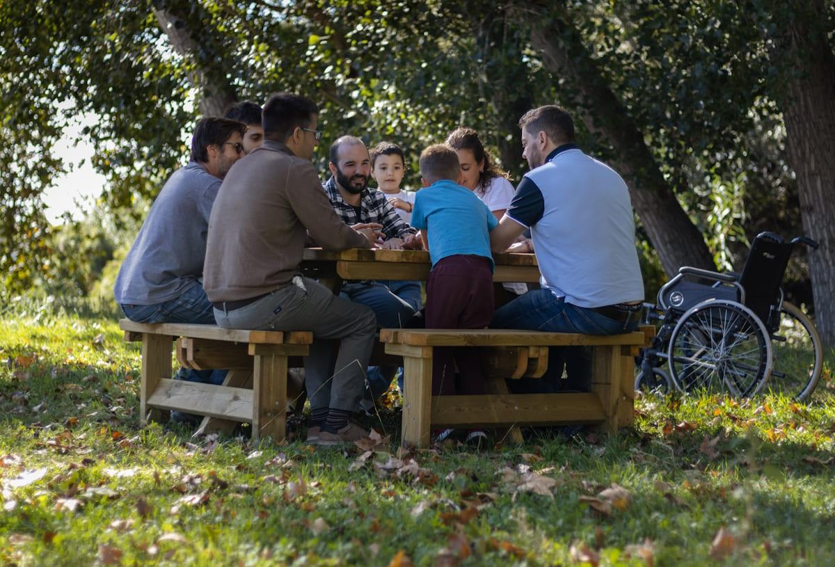 Taula de picnic quadrada MASGAMES BALTIC fabricada en fusta tractada per a l'exterior