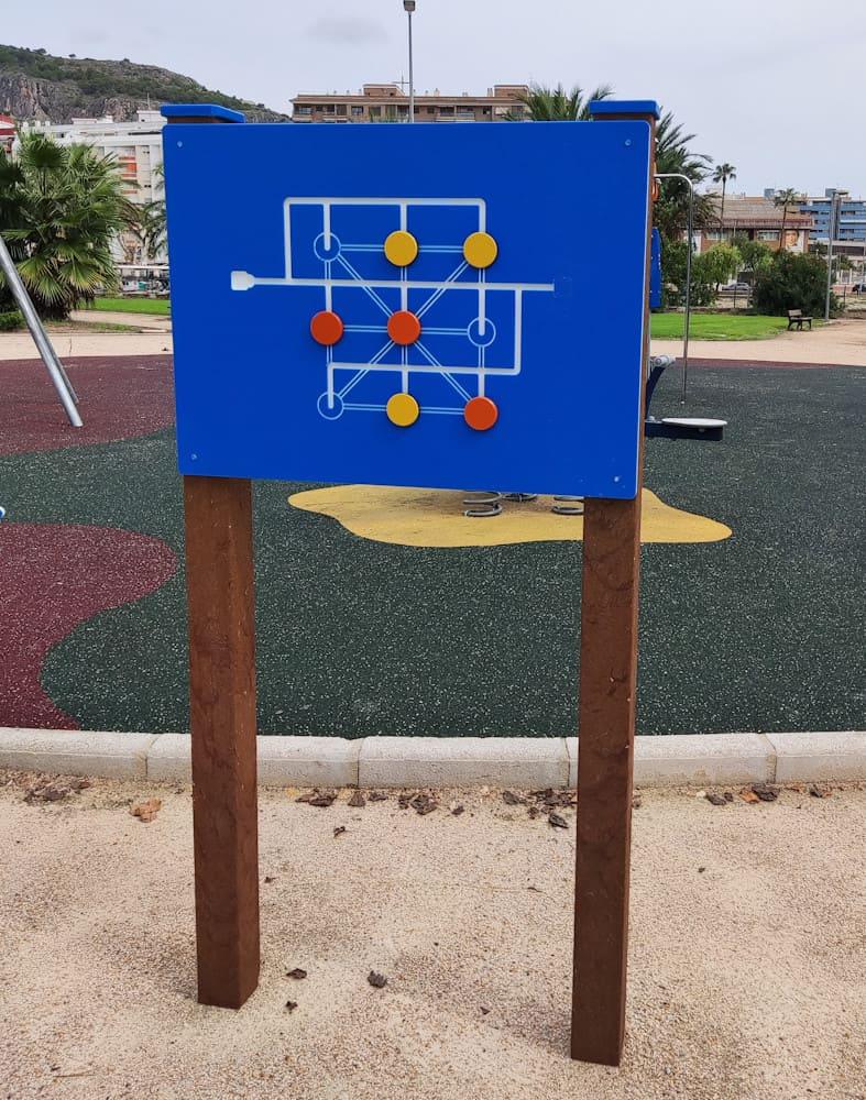 Panel de juego tres en raya para residencias de ancianos