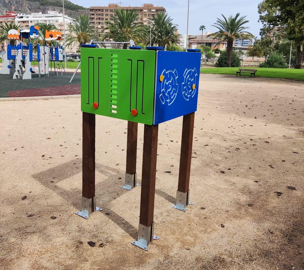 Torre con 4 paneles lúdicos para adultos y ancianos