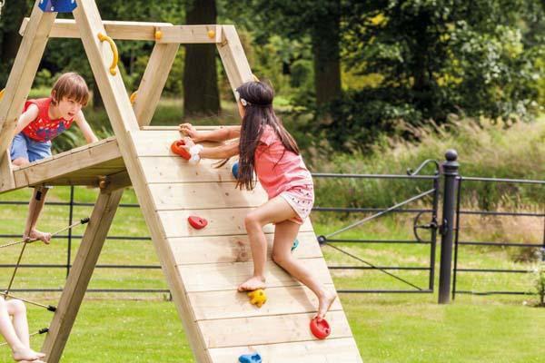 Parc infantil Pagoda amb gronxador doble i parets per escalar. 13