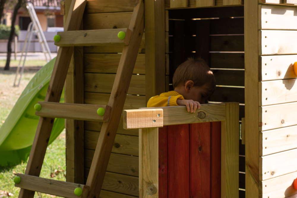 Parque de jogos infantil de madeira Tibidabo com casa e baloiço duplo, Tudo o que quiseres para brincar na rua