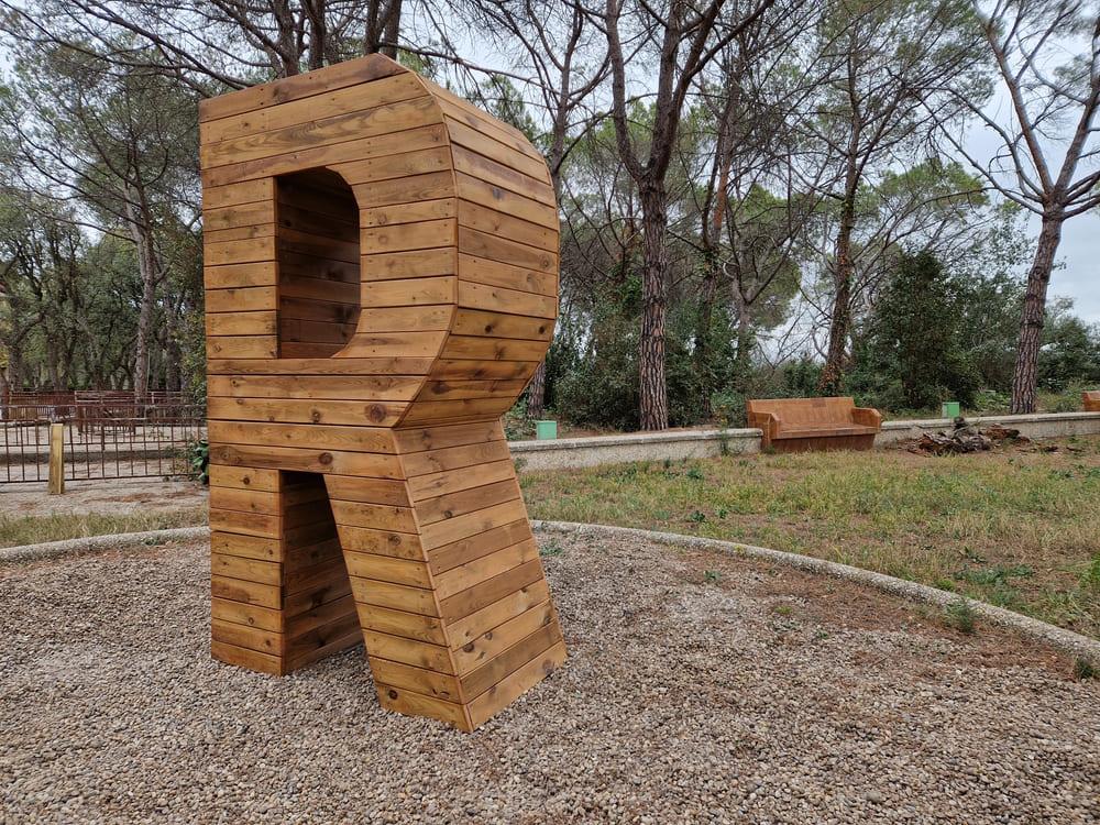 Parque infantil letra gigante de madeira MASGAMES ALPHAPLAY