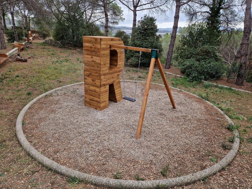 Parque infantil letra gigante de madera con columpio MASGAMES ALPHAPLAY