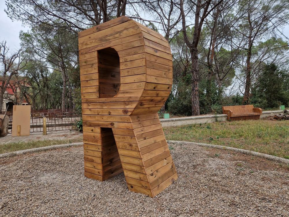 Parque infantil letra gigante de madeira MASGAMES ALPHAPLAY