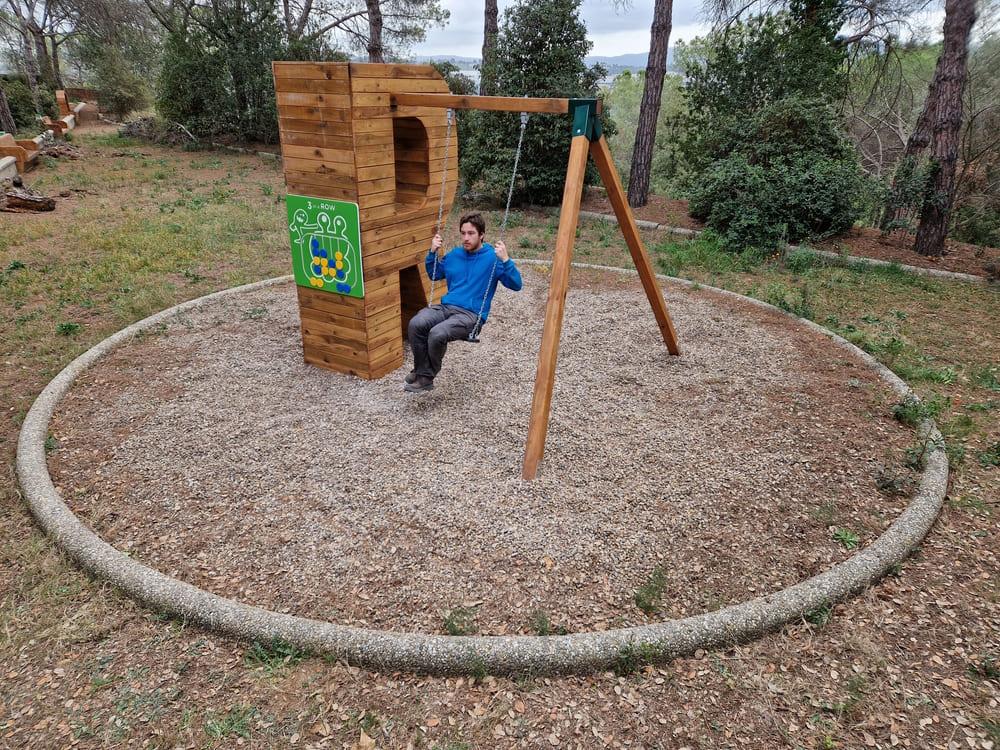 Parque infantil letra gigante de madera con columpio MASGAMES ALPHAPLAY