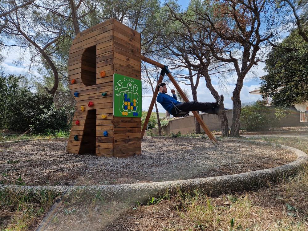 Parque infantil letra gigante de madera con panel de juego MASGAMES ALPHAPLAY