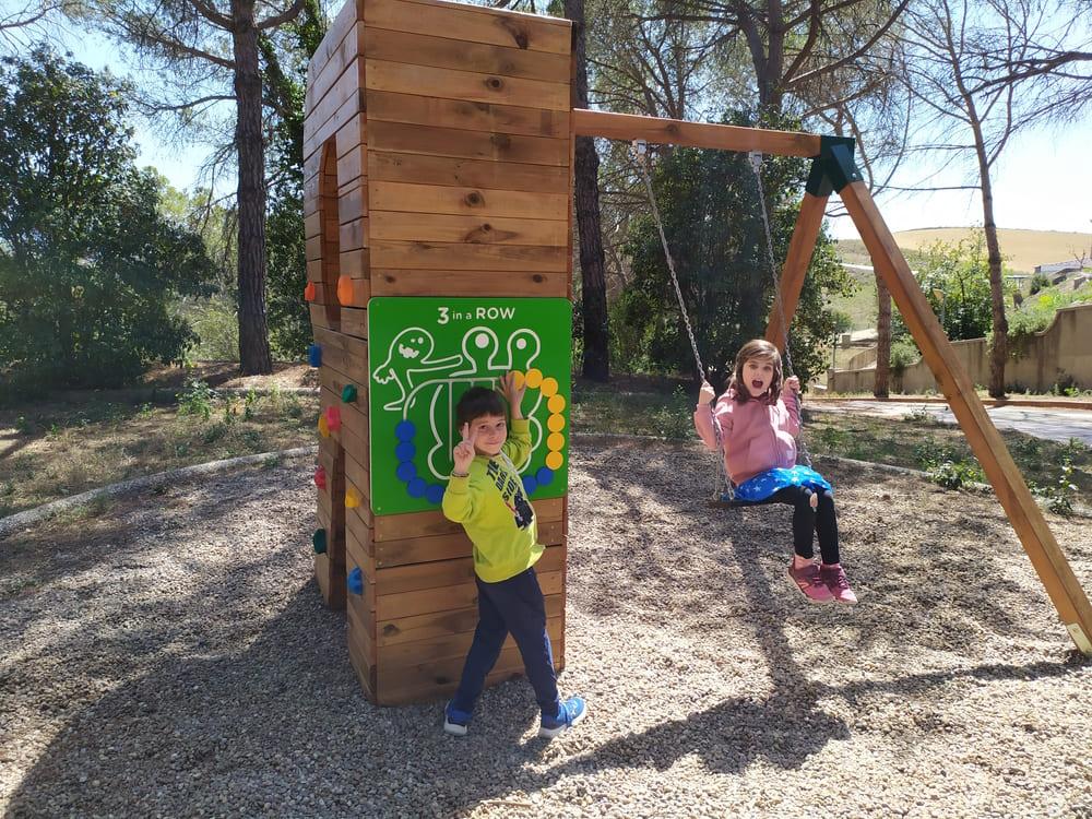 Parque infantil letra gigante de madera con columpio MASGAMES ALPHAPLAY