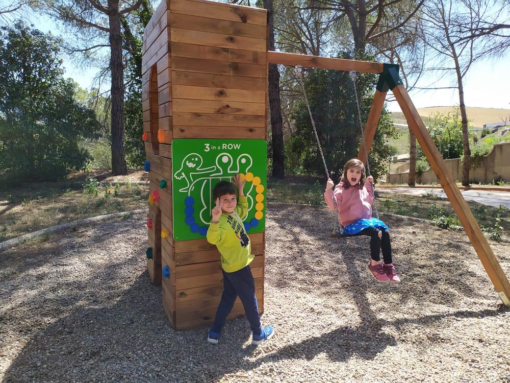 Parque infantil letra gigante de madera con panel de juego MASGAMES ALPHAPLAY