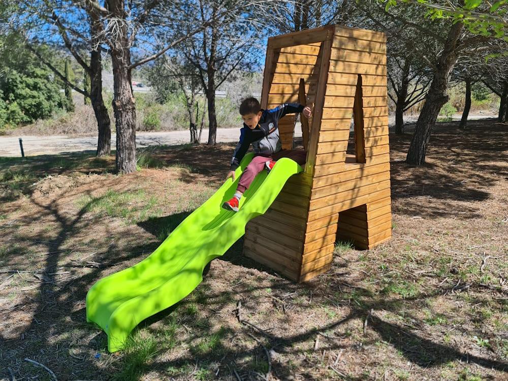 Parque infantil letra gigante de madera con tobogan MASGAMES ALPHAPLAY