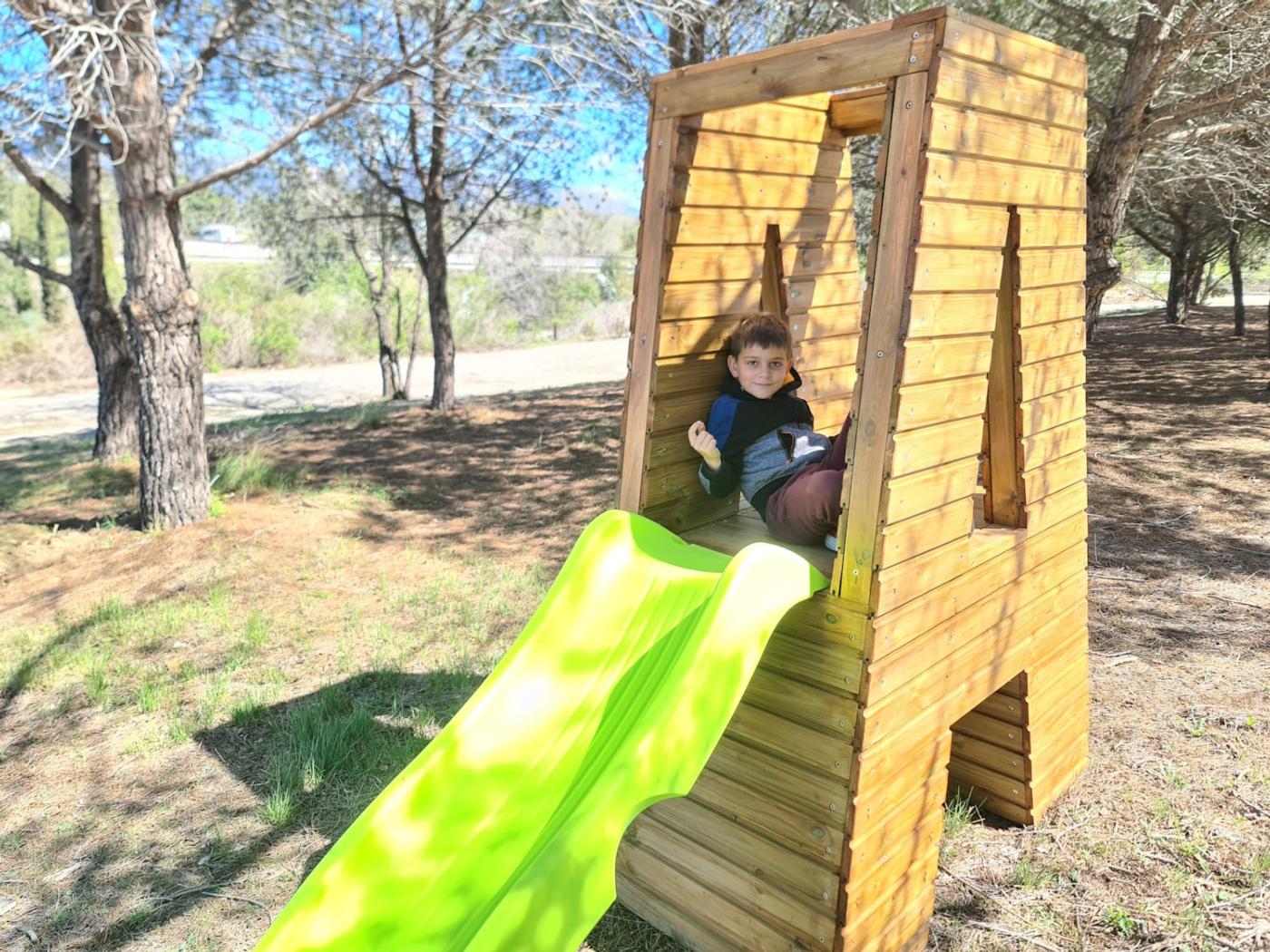Parque infantil letra gigante de madera con tobogan MASGAMES ALPHAPLAY