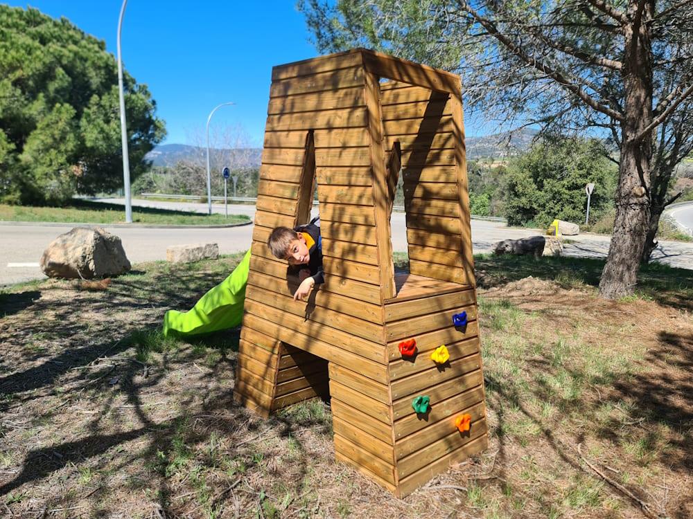 Parque infantil letra gigante de madera con tobogan MASGAMES ALPHAPLAY