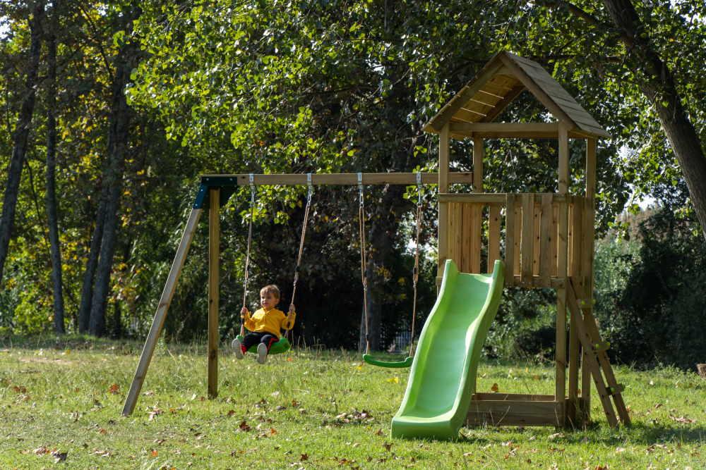 Parque de jogos infantil de madeira Tibidabo com casa e baloiço duplo, Tudo o que quiseres para brincar na rua