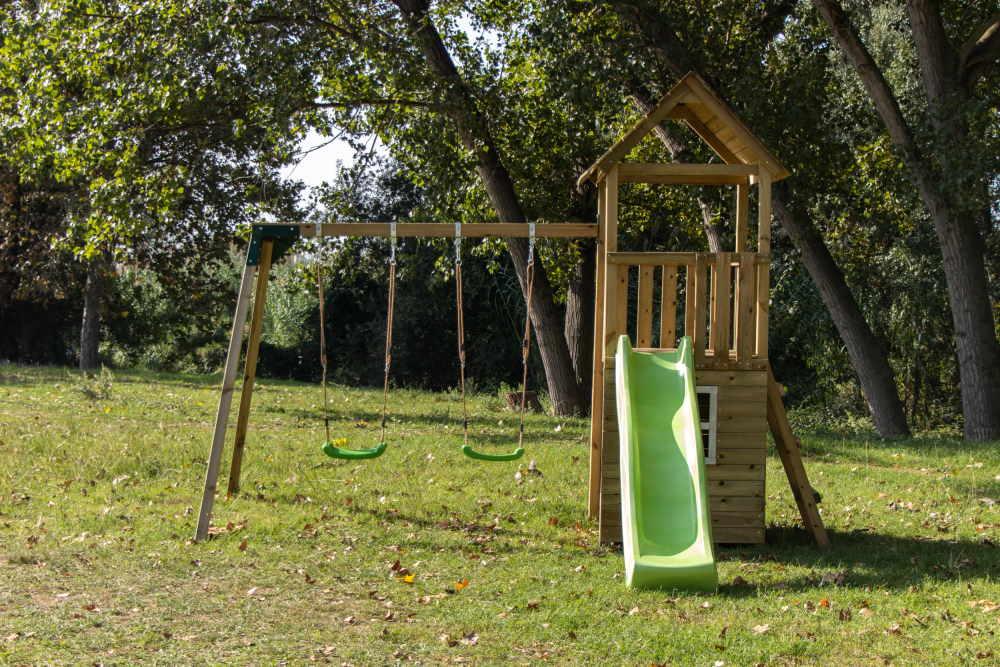 Parque infantil MASGAMES Canigó com casinha e baloiço duplo