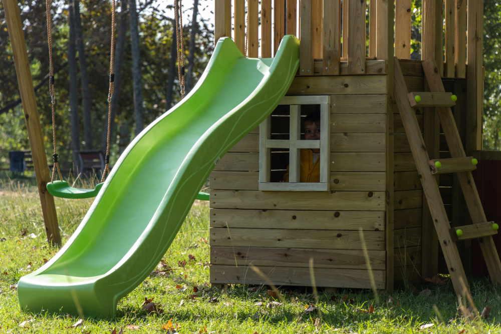 Parque infantil MASGAMES Canigó com casinha e baloiço duplo