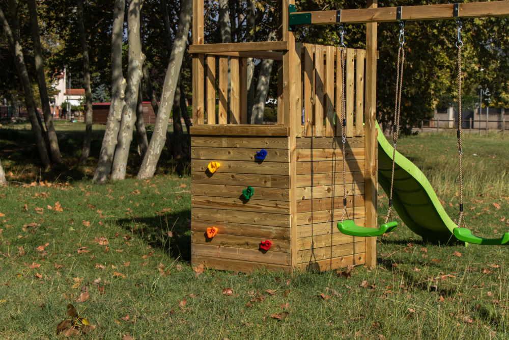 Parque infantil MASGAMES Canigó com casinha e baloiço duplo