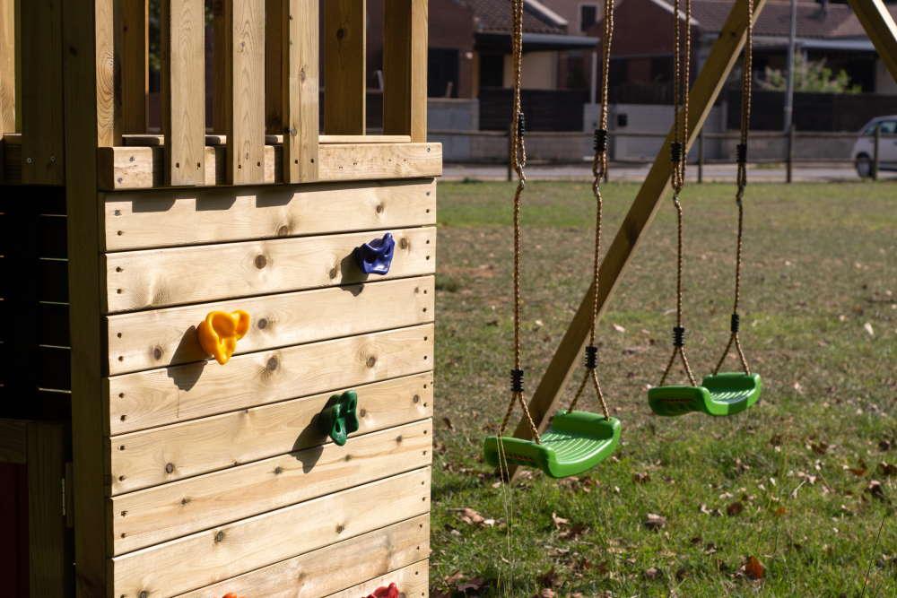 Parque infantil MASGAMES Canigó com casinha e baloiço duplo