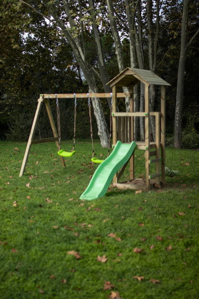 Parque infantil MASGAMES CARLIT con torre con tobogán y columpio de dos plazas