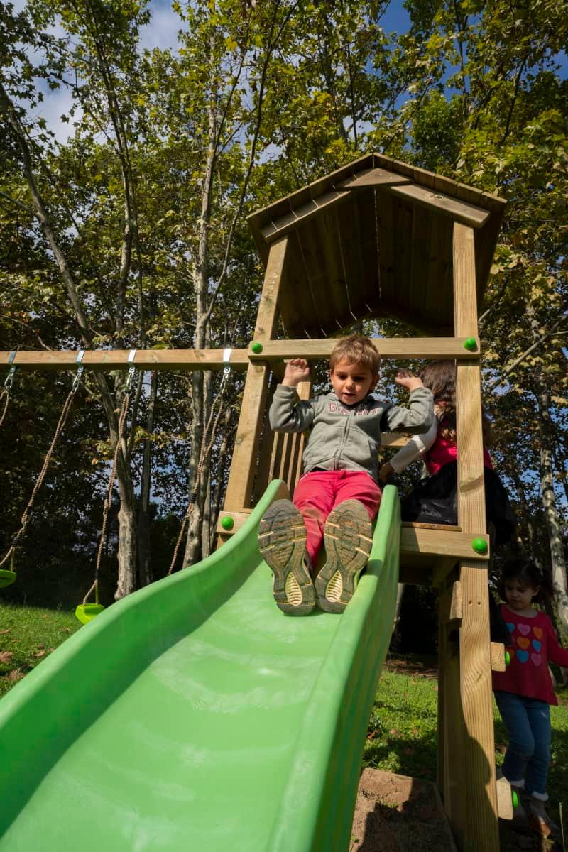 Parque infantil MASGAMES CARLIT con torre con tobogán y columpio de dos plazas