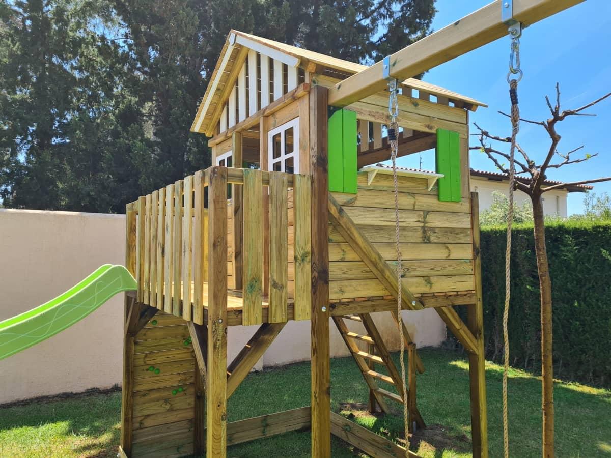 Parque infantil MASGAMES LOLLIPOP XL con columpio formado por una torre con casita, tobogán , escalera y pared de escalada